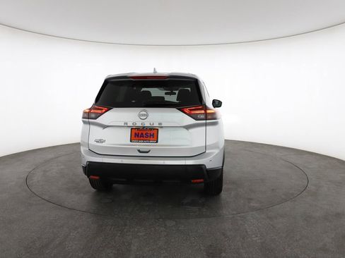 Used 2025 Nissan Rogue SV image 11