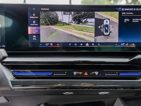 Used 2025 BMW 530i w/ Premium Package image 9