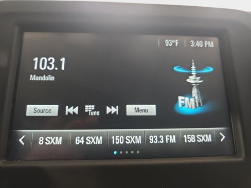 Used 2018 Chevrolet Equinox LT FWD image 19