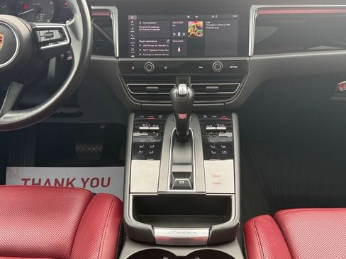 Used 2022 Porsche Macan image 11