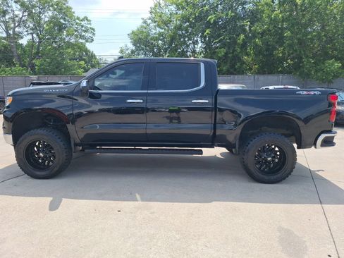 Used 2023 Chevrolet Silverado 1500 LTZ AWD/4WD image 3