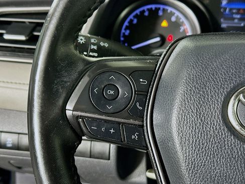 Used 2021 Toyota Camry SE image 16