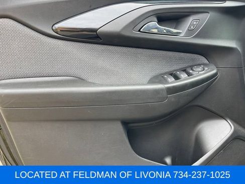 Used 2021 Chevrolet TrailBlazer LT w/ Convenience Package FWD image 9