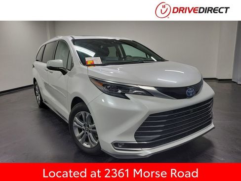 Used 2024 Toyota Sienna Platinum image 1