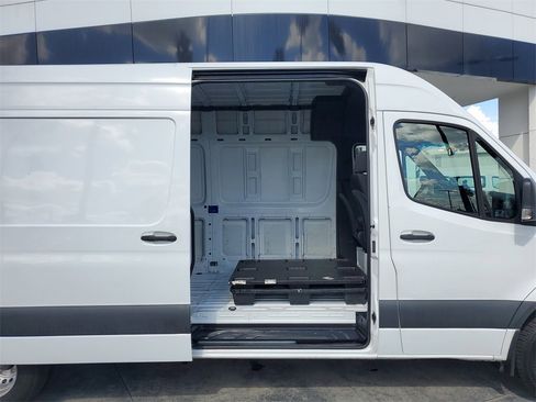 Used 2019 Freightliner Sprinter 3500 image 13