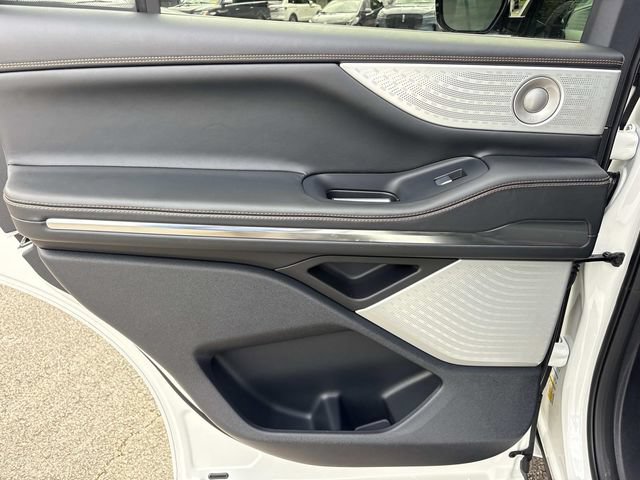 New 2027 Lincoln Navigator Black Label AWD/4WD image 15