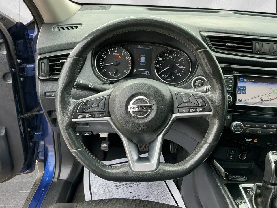 Used 2017 Nissan Rogue SV w/ SV Premium Package FWD image 12