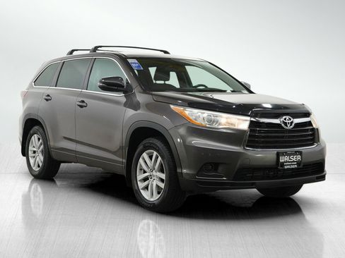 Used 2015 Toyota Highlander LE AWD/4WD image 8