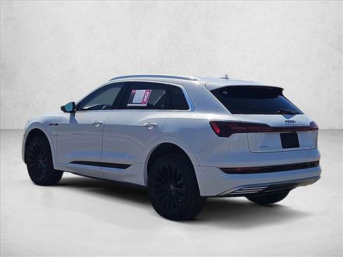 Used 2019 Audi e-tron Prestige w/ Prestige Package image 8
