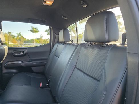 Used 2019 Toyota Tacoma Limited image 16