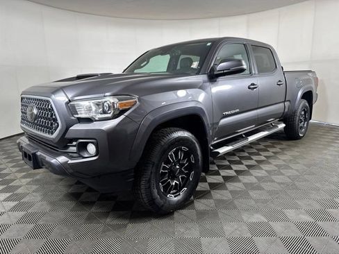 Used 2018 Toyota Tacoma TRD Sport AWD/4WD image 8