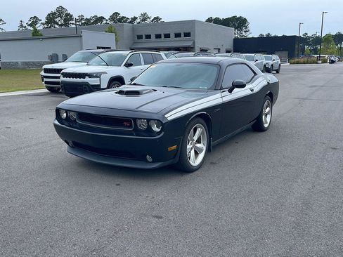 Used 2013 Dodge Challenger R/T RWD image 3