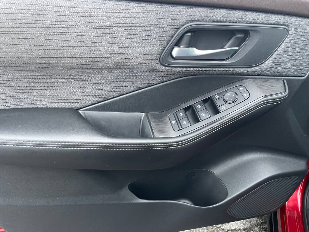 Used 2021 Nissan Rogue SV AWD/4WD image 8
