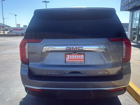 Used 2021 GMC Yukon XL SLT w/ SLT Luxury Package AWD/4WD image 3