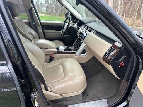 Used 2019 Land Rover Range Rover HSE image 10