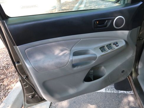 Used 2009 Toyota Tacoma PreRunner image 12