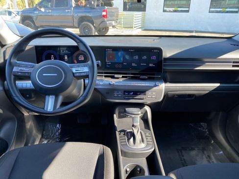 Used 2025 Hyundai Kona SEL image 33