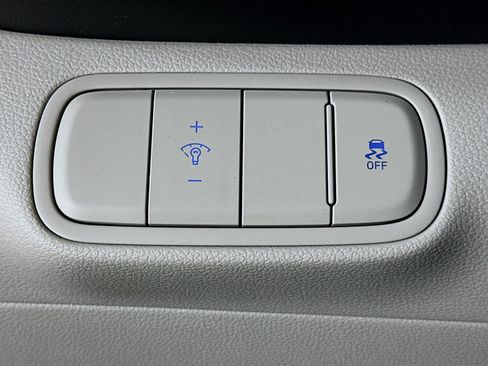 Used 2025 Hyundai Venue SEL FWD image 17