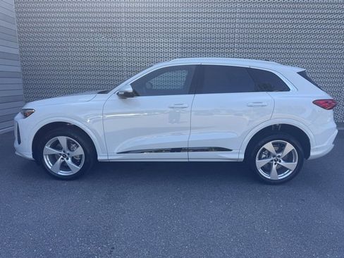 New 2025 Audi Q5 Premium Plus image 2