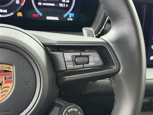 Certified 2026 Porsche Cayenne AWD/4WD image 47
