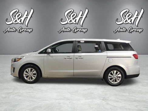 Used 2018 Kia Sedona L FWD image 18