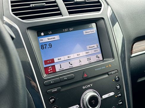 Used 2019 Ford Explorer Limited w/ Ford Safe & Smart Package FWD image 13