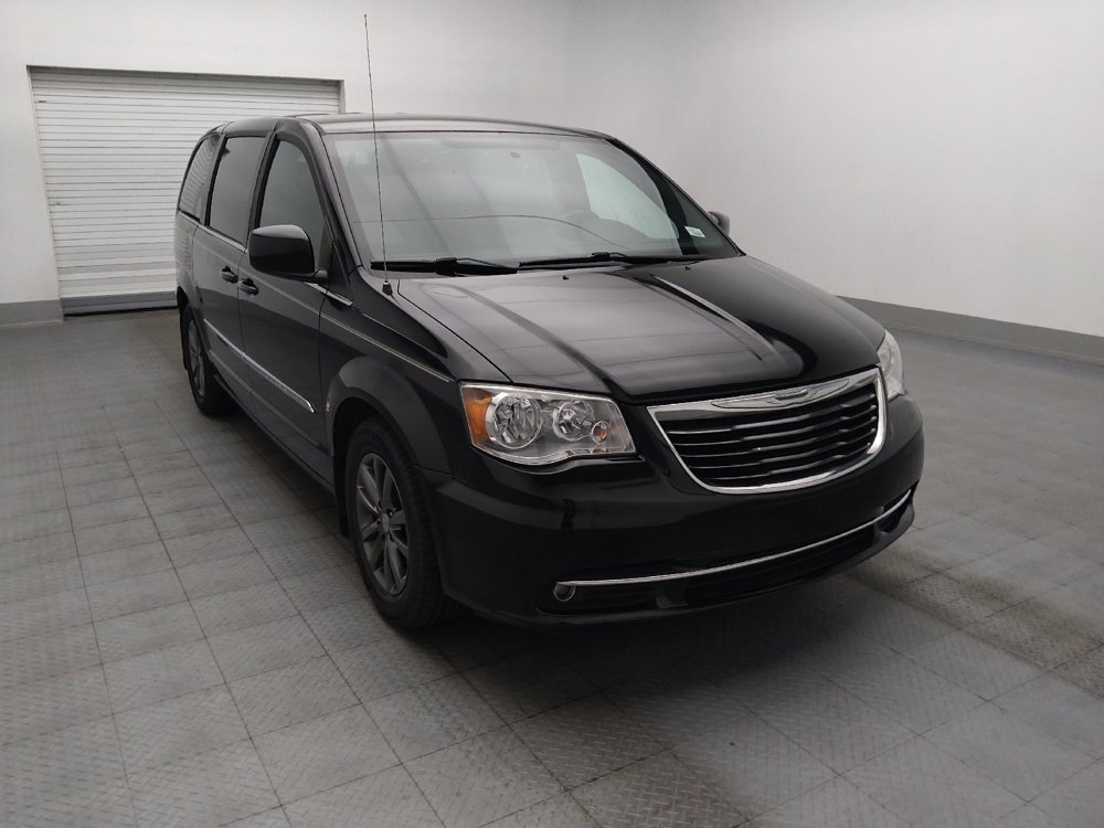 Used 2014 Chrysler Town & Country S FWD image 13
