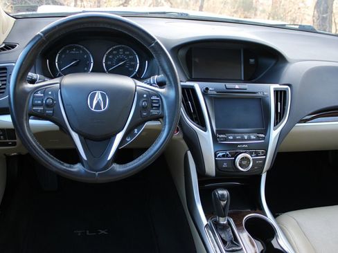 Used 2018 Acura TLX 2.4L image 11