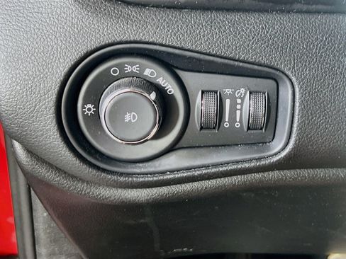 Used 2023 Jeep Renegade Altitude w/ Convenience Group I AWD/4WD image 10