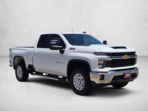 Used 2025 Chevrolet Silverado 2500 LT w/ Safety Package AWD/4WD image 3