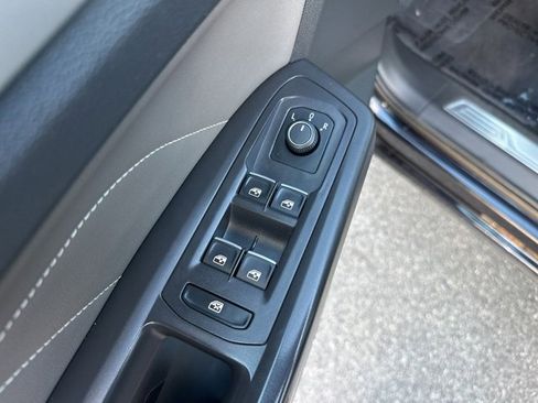 Used 2022 Volkswagen Atlas Cross Sport SE image 29