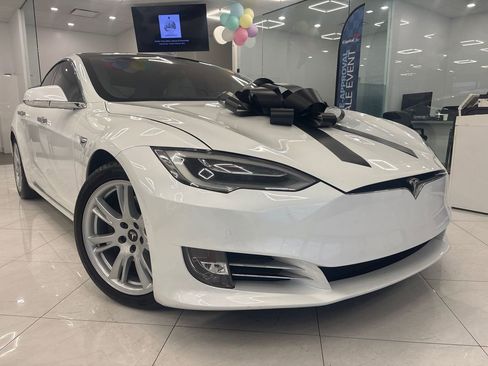 Used 2020 Tesla Model S Long Range Plus image 3