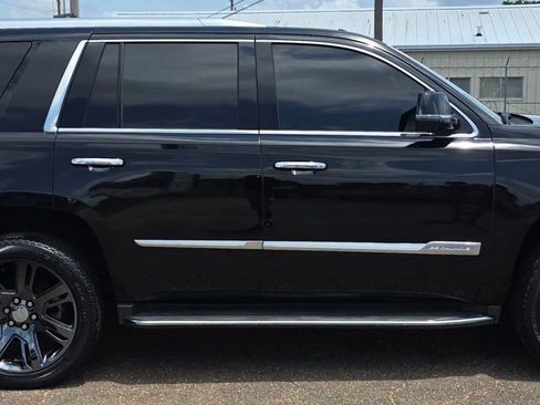 Used 2015 Cadillac Escalade Luxury RWD image 2