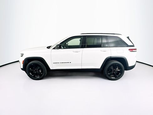 Used 2023 Jeep Grand Cherokee Altitude AWD/4WD image 4