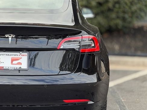 Used 2018 Tesla Model 3 image 16