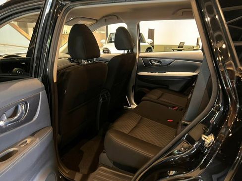 Used 2020 Nissan Rogue SV FWD image 21