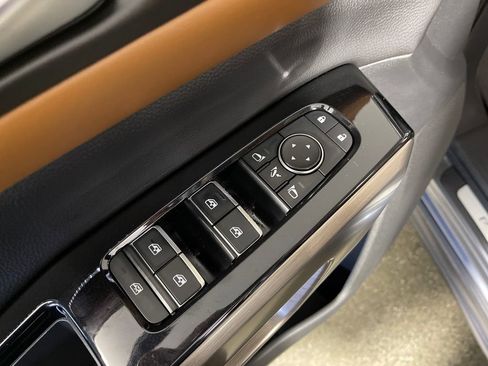 Used 2022 Nissan Pathfinder Platinum w/ Cargo Package AWD/4WD image 18