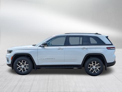 Used 2023 Jeep Grand Cherokee Limited w/ Luxury Tech Group II AWD/4WD image 4