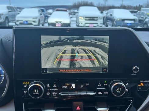 Used 2023 Toyota Highlander Limited image 29