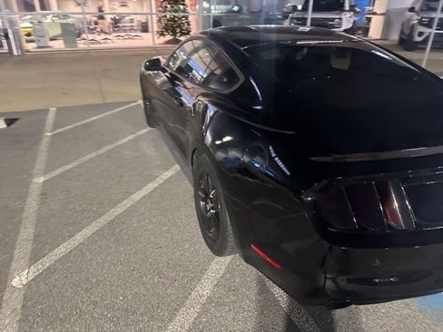 Used 2015 Ford Mustang Coupe image 9