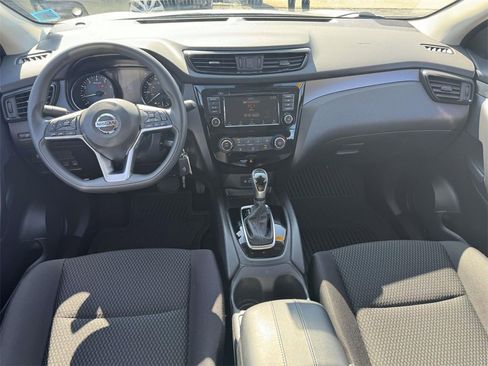 Used 2020 Nissan Rogue Sport S image 11