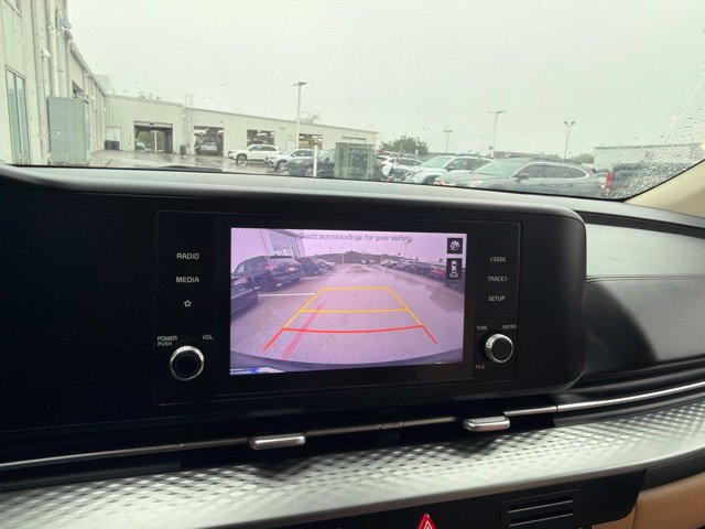 Used 2022 Kia Carnival LX FWD image 13
