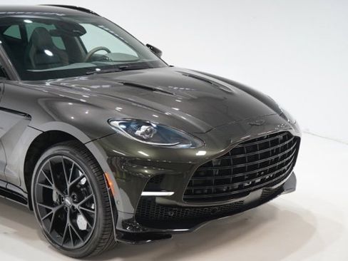 Used 2025 Aston Martin DBX 707 image 9
