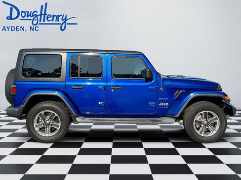 Used 2018 Jeep Wrangler Unlimited Sahara AWD/4WD image 6