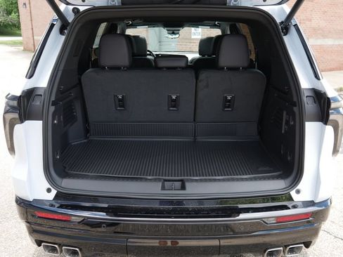 New 2026 Chevrolet Traverse High Country w/ LPO, Floor Liner Package AWD/4WD image 8