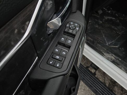 New 2026 RAM 2500 Laramie AWD/4WD image 12