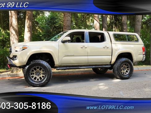 Used 2017 Toyota Tacoma SR5 w/ Tow Package AWD/4WD image 5