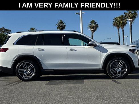Used 2025 Mercedes-Benz GLS 450 4MATIC image 3