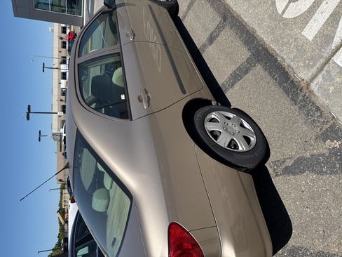 Used 2006 Toyota Corolla CE FWD image 7