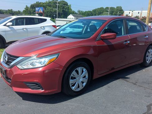 Used 2016 Nissan Altima 2.5 S w/ Power Driver Seat Package FWD image 3